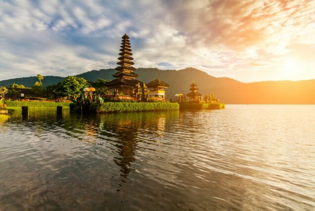 Pura Ulun Danu Bratan, Hindu temple on lake landscape,